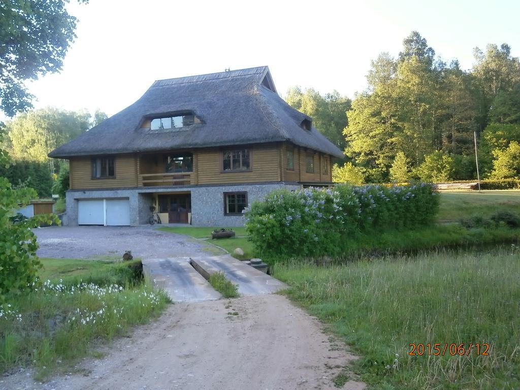Maison d'hôtes Mezupes à Tūja Extérieur photo